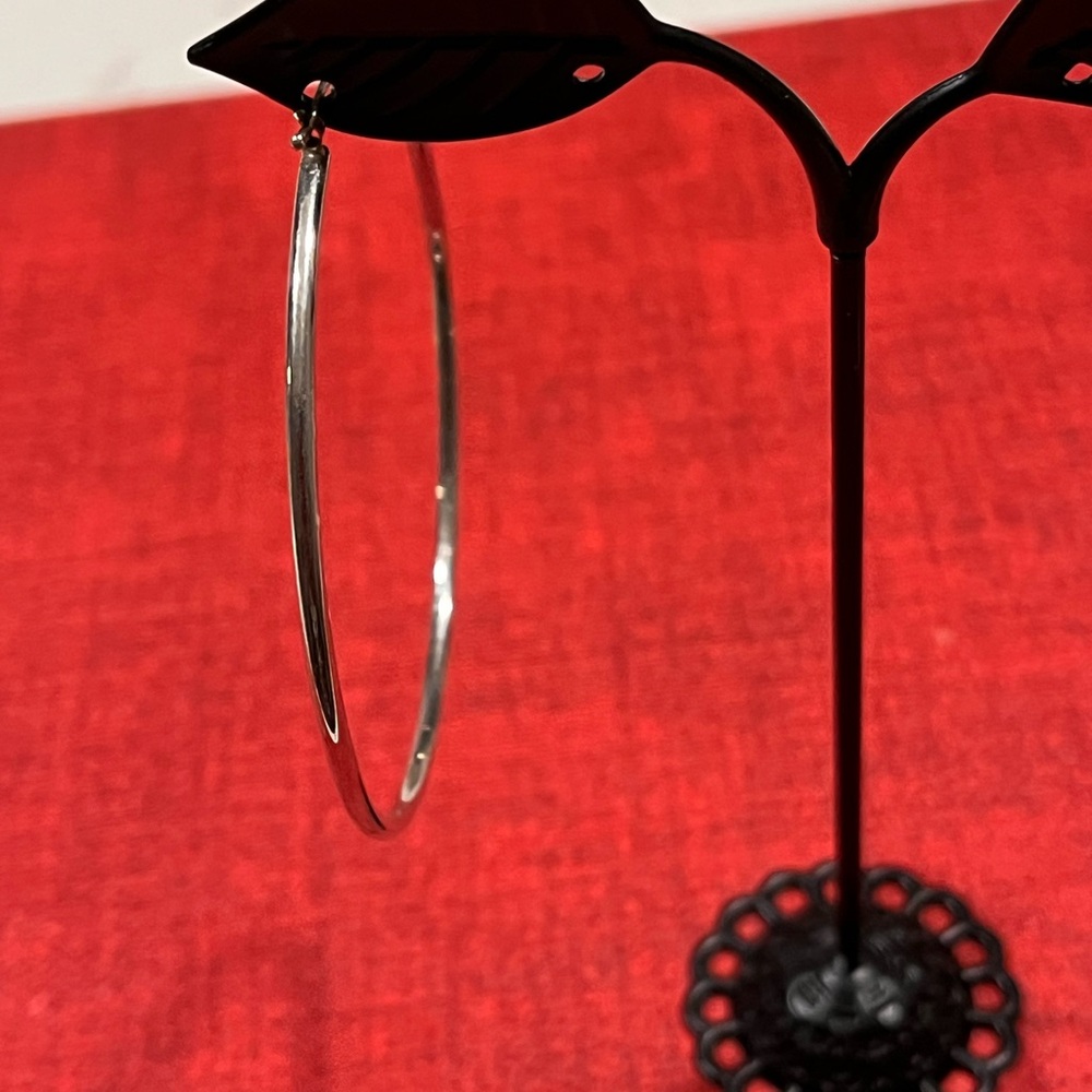 PRE-LOVED AUTHENTIC 14K WHITE GOLD HOOP EARRINGS - Picture 9 of 17